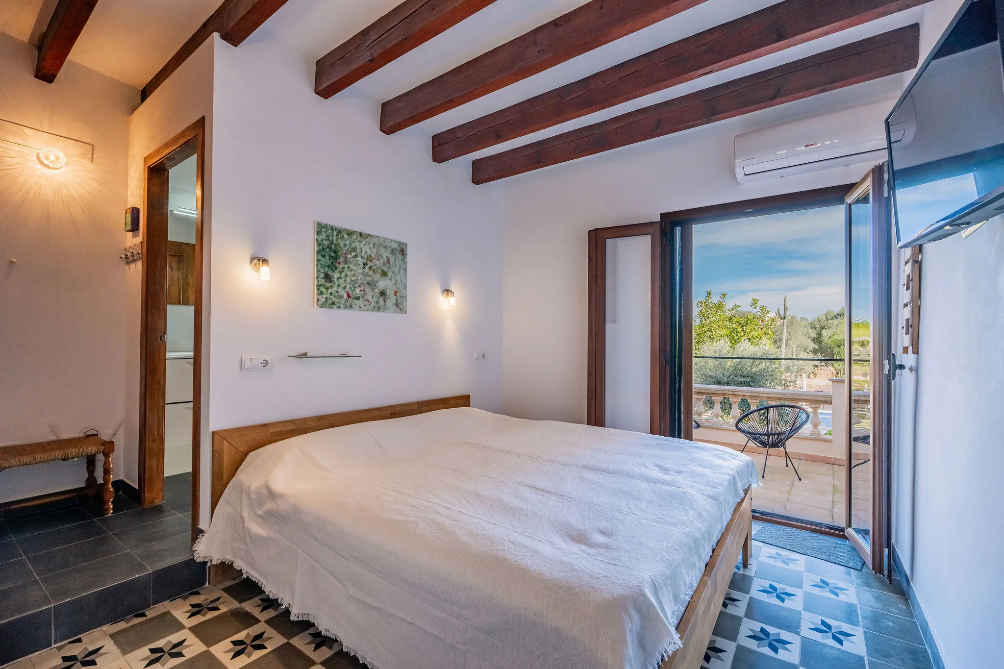 Casa de poble reformada amb piscina en ubicació cèntrica de Santanyí-10