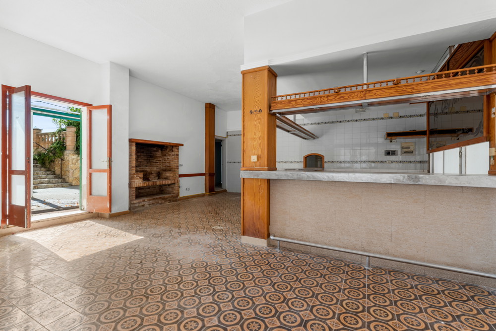 Spacious commercial premises with private terrace in Genova-6