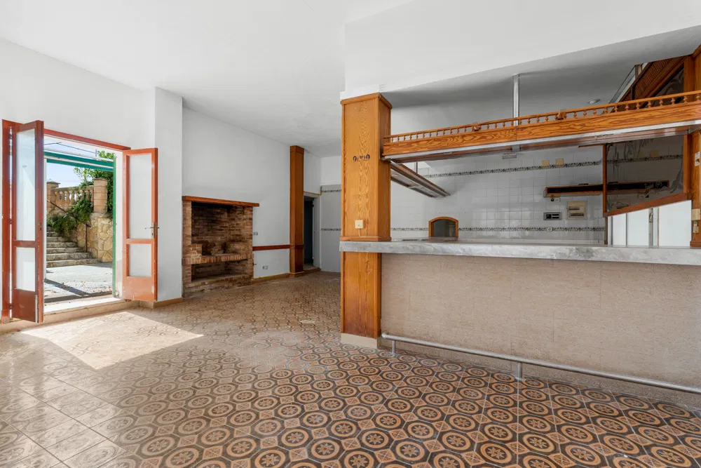 Spacious commercial premises with private terrace in Genova-6