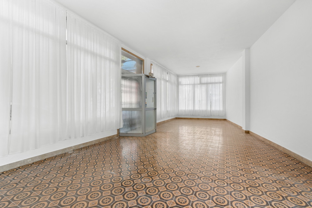 Spacious commercial premises with private terrace in Genova-5