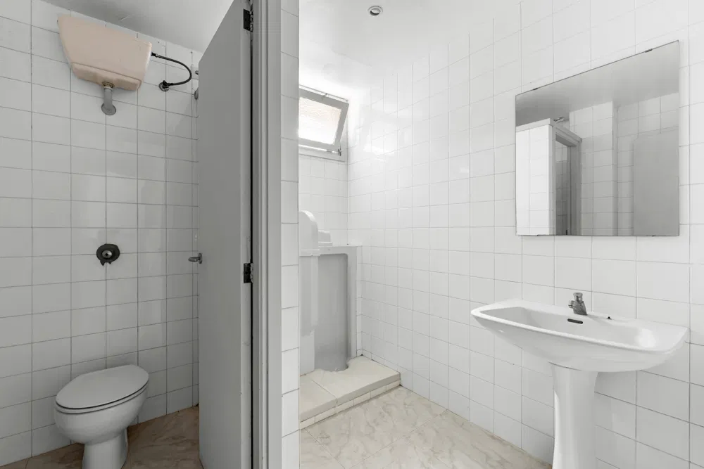 Spacious commercial premises with private terrace in Genova-10