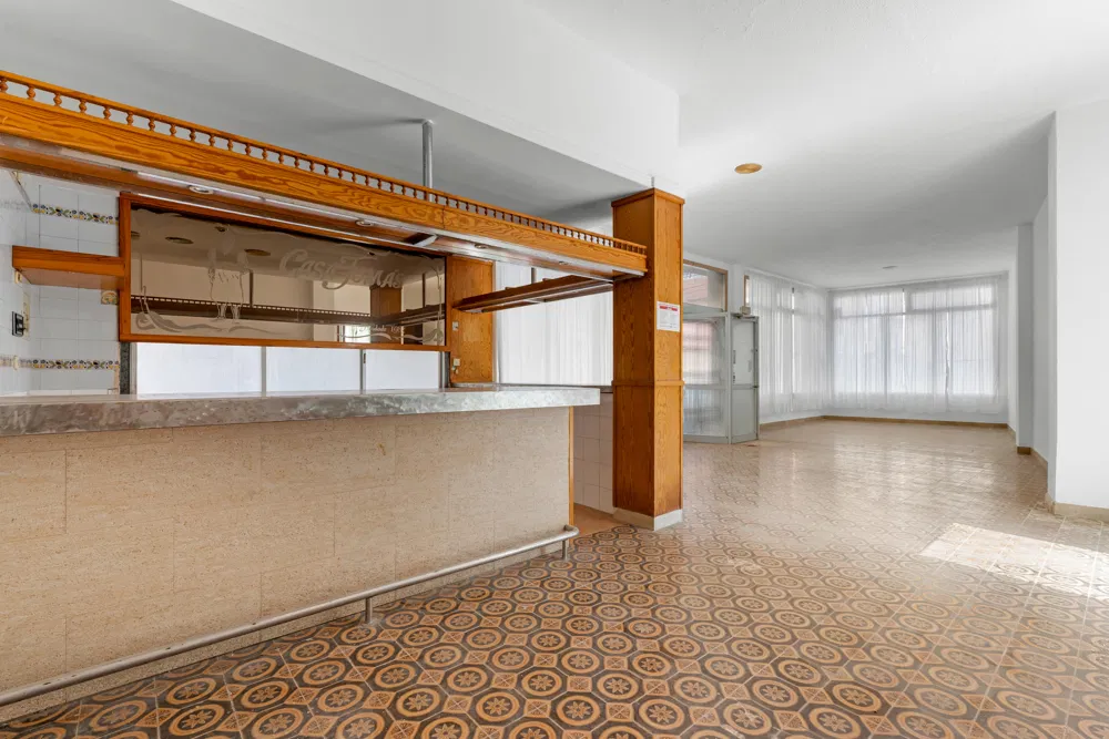 Spacious commercial premises with private terrace in Genova-3