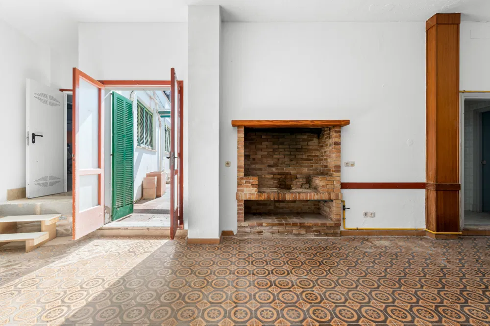 Spacious commercial premises with private terrace in Genova-9