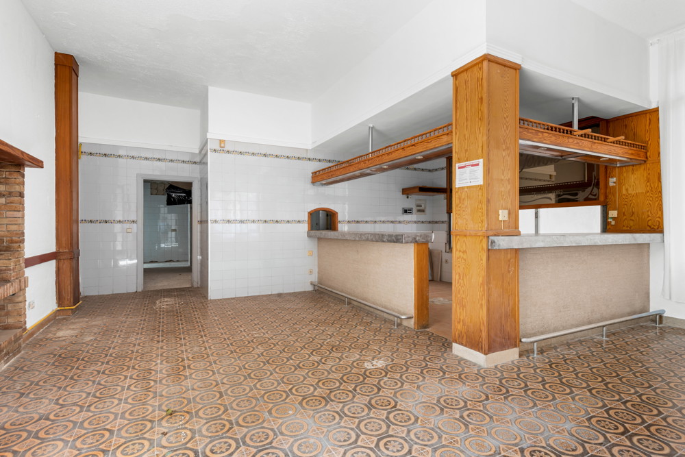 Spacious commercial premises with private terrace in Genova-8