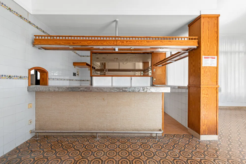 Spacious commercial premises with private terrace in Genova-4