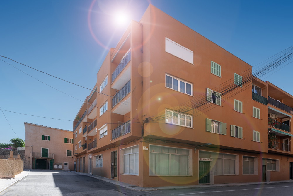 Spacious commercial premises with private terrace in Genova