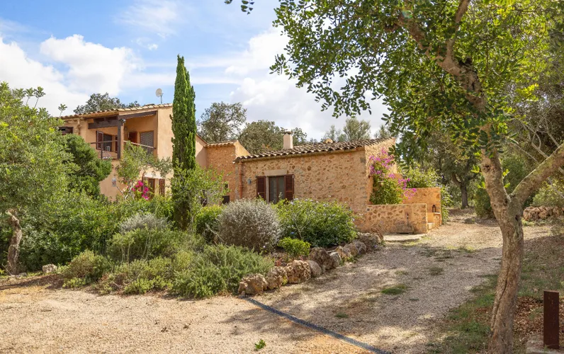 Charmante finca en pierres naturelles au caractère authentique à Costitx