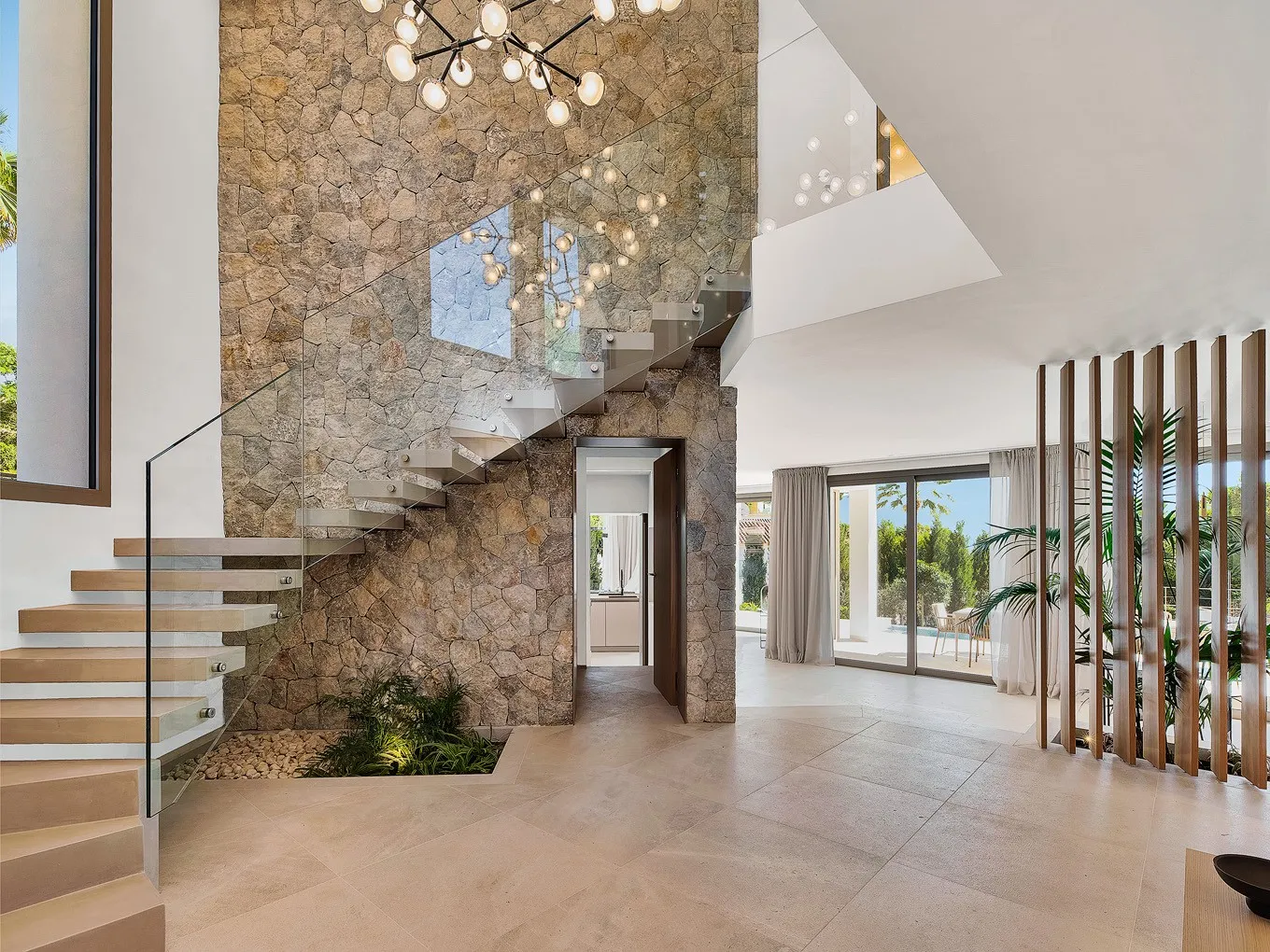 Villa con vistas al mar en exclusiva zona residencial-5