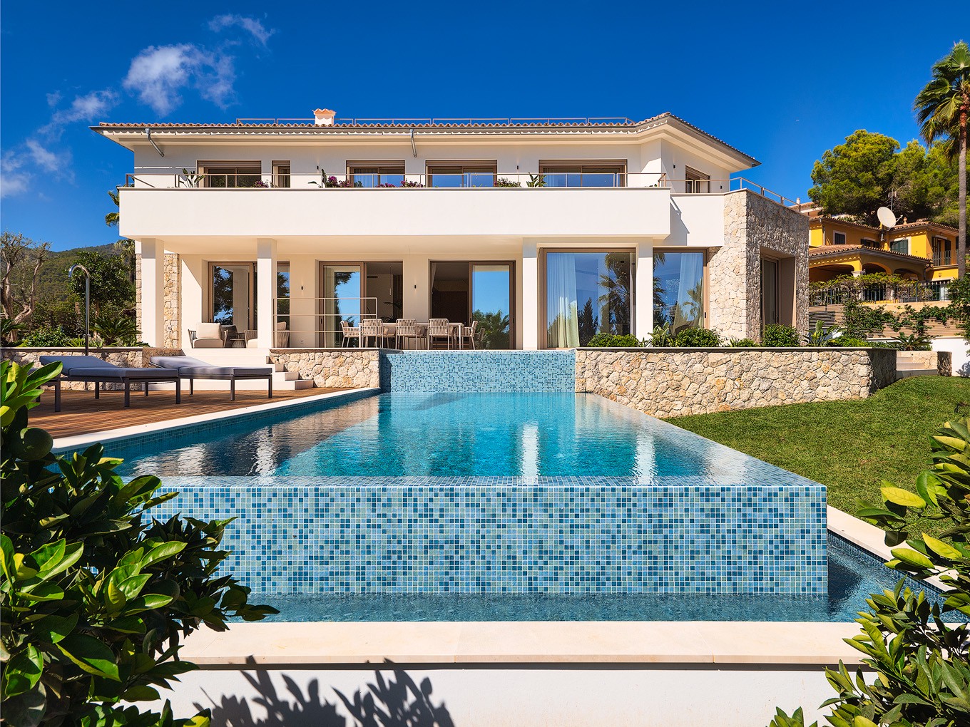Luxury villa with sea view in exclusive residential area