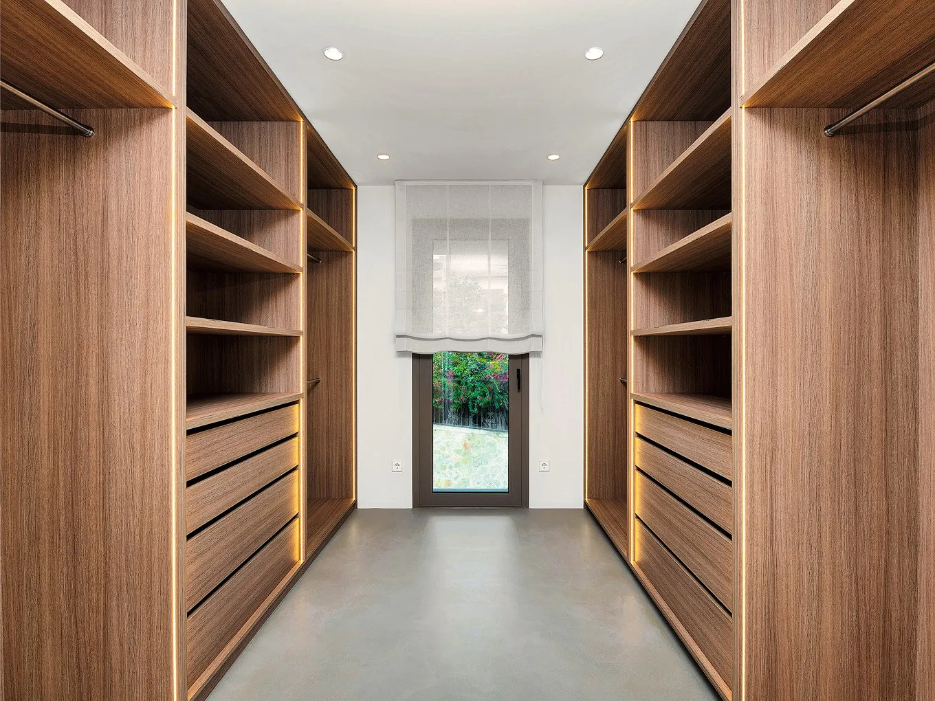 Villa con vistas al mar en exclusiva zona residencial-16