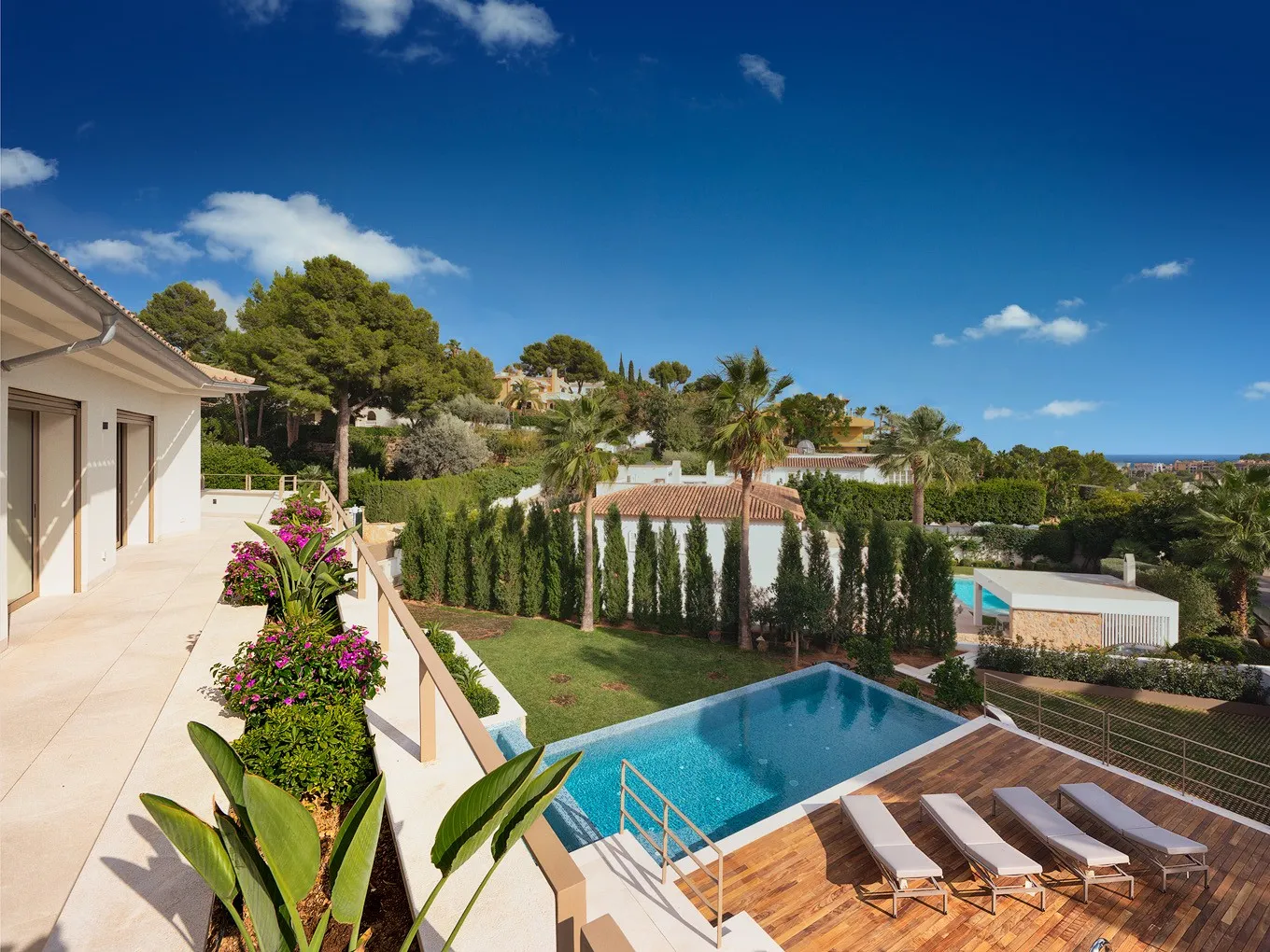 Villa con vistas al mar en exclusiva zona residencial-22