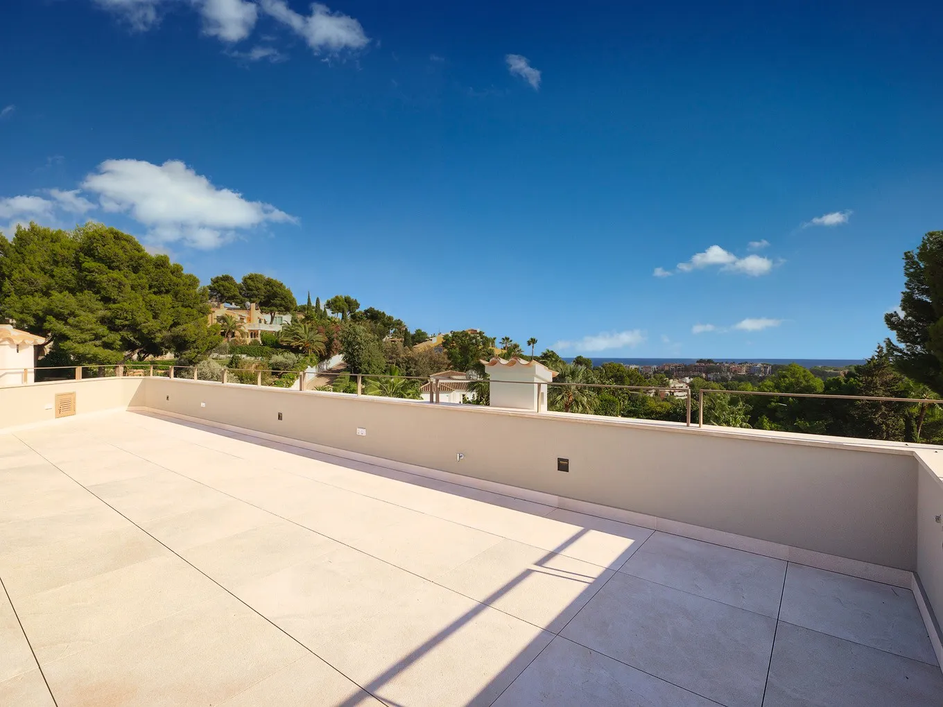 Villa con vistas al mar en exclusiva zona residencial-21