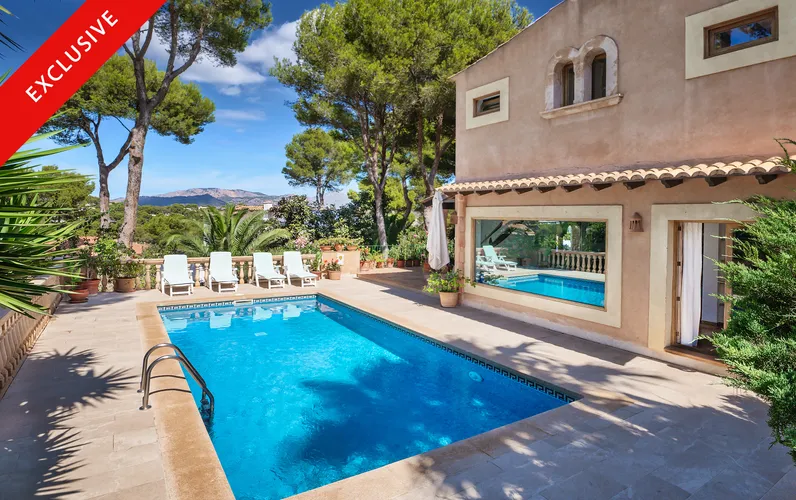 Mediterranean villa with plenty of privacy in a quiet location