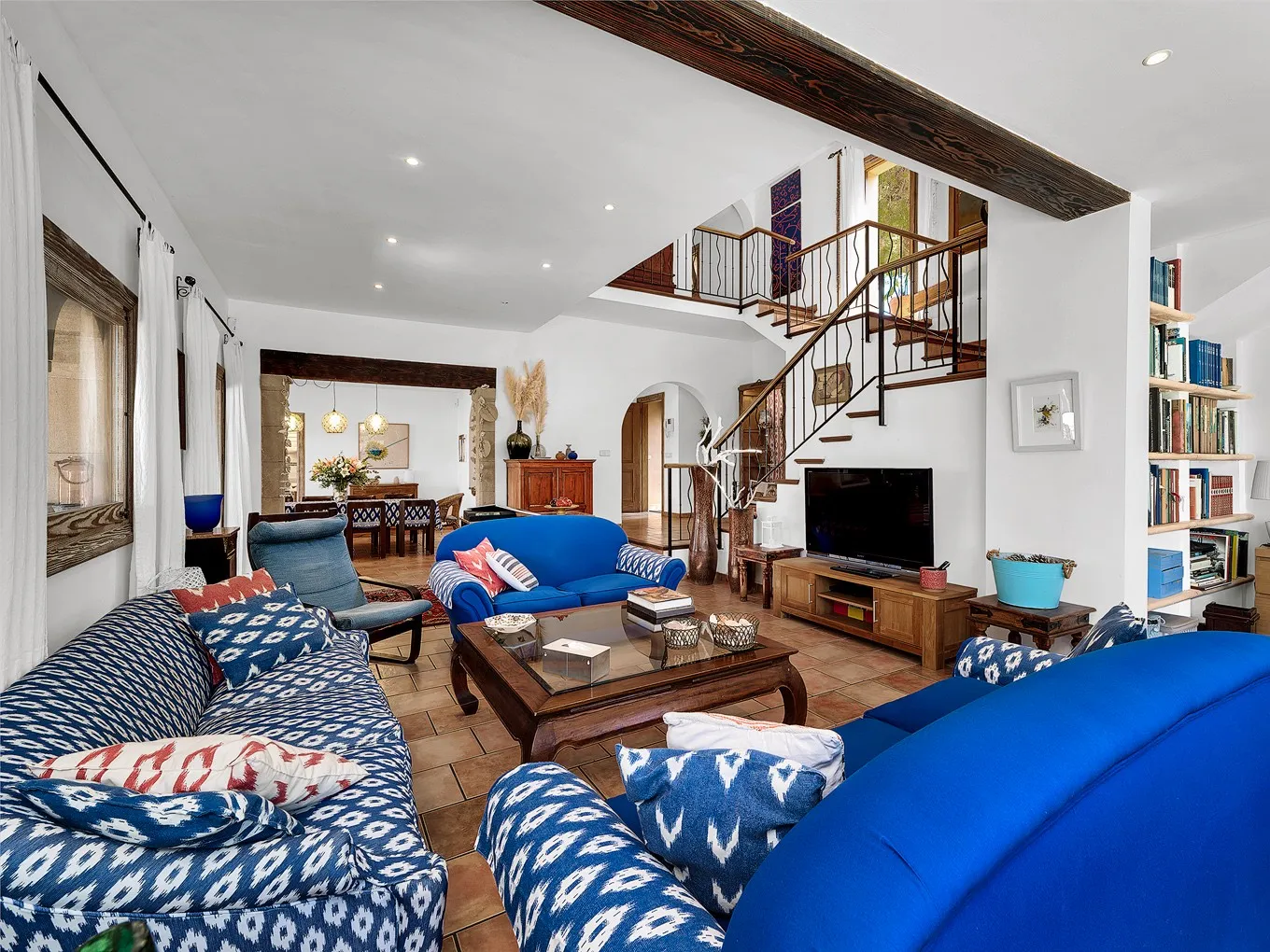 Mediterranean villa with plenty of privacy in a quiet location-6