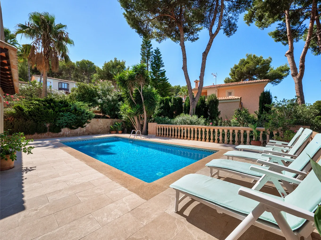 Mediterrane villa met veel privacy op een rustige locatie-11