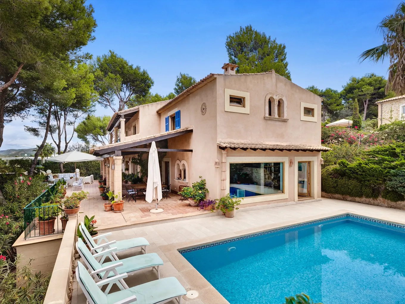 Mediterranean villa with plenty of privacy in a quiet location-3