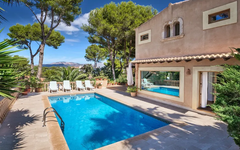 Mediterranean villa with plenty of privacy in a quiet location