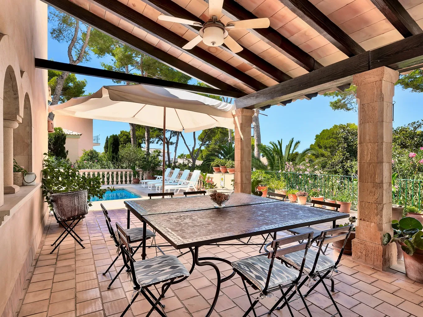 Mediterranean villa with plenty of privacy in a quiet location-2