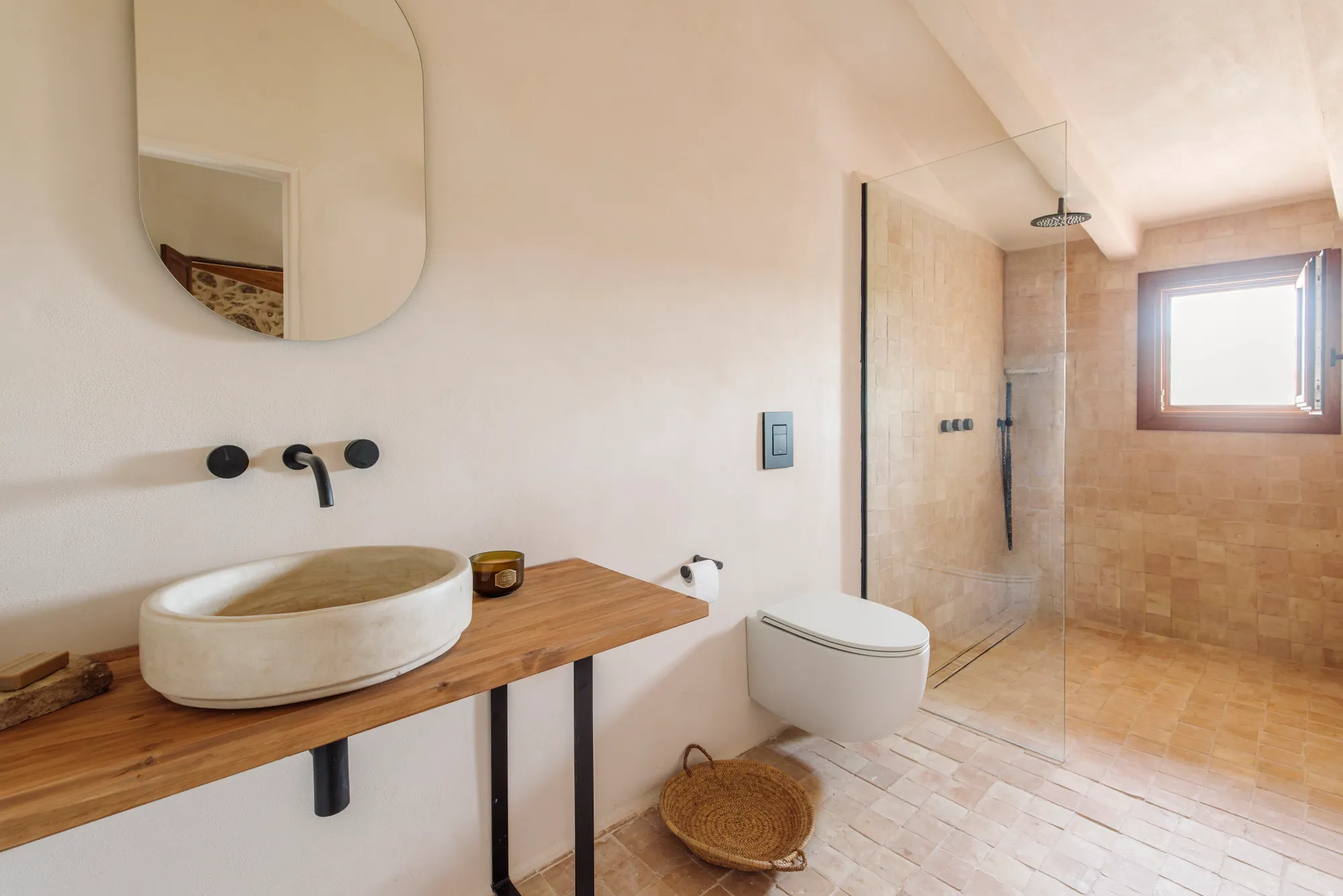 Historischer Charme trifft auf modernen Luxus in diesem mallorquinischen Stadthaus in Biniali-13