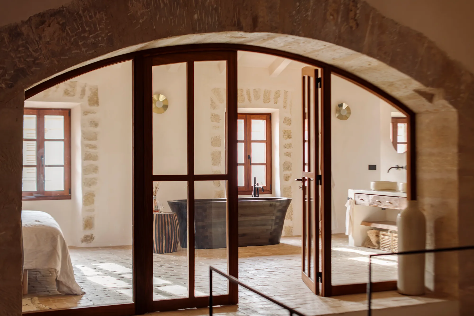 El encanto histórico se une al lujo moderno en esta casa de pueblo mallorquina en Biniali-15