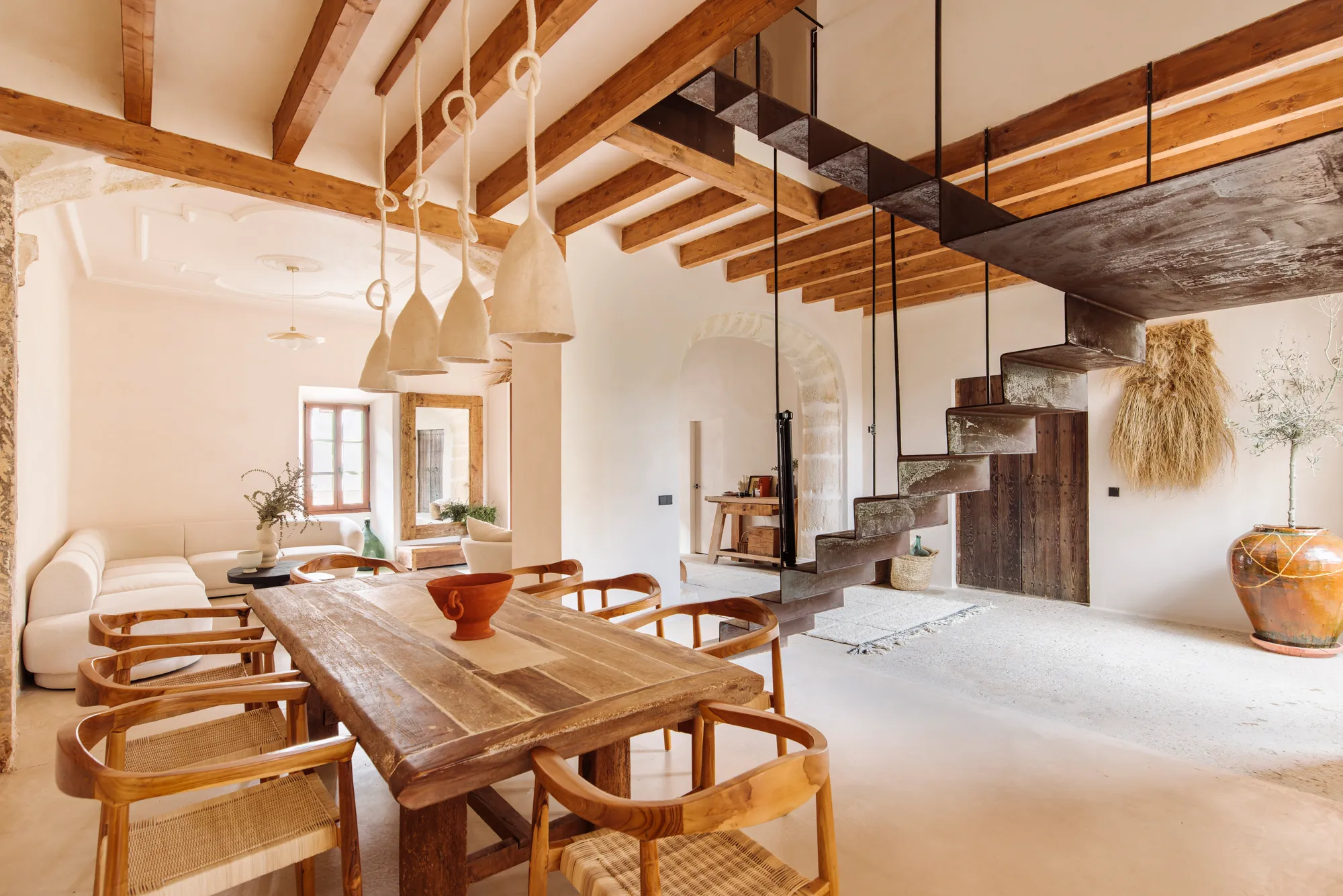 El encanto histórico se une al lujo moderno en esta casa de pueblo mallorquina en Biniali-2