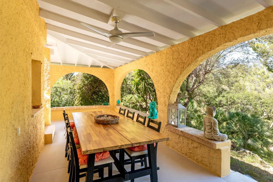 Wolnostojący dom z basenem w spokojnej okolicy między górami a morzem-4