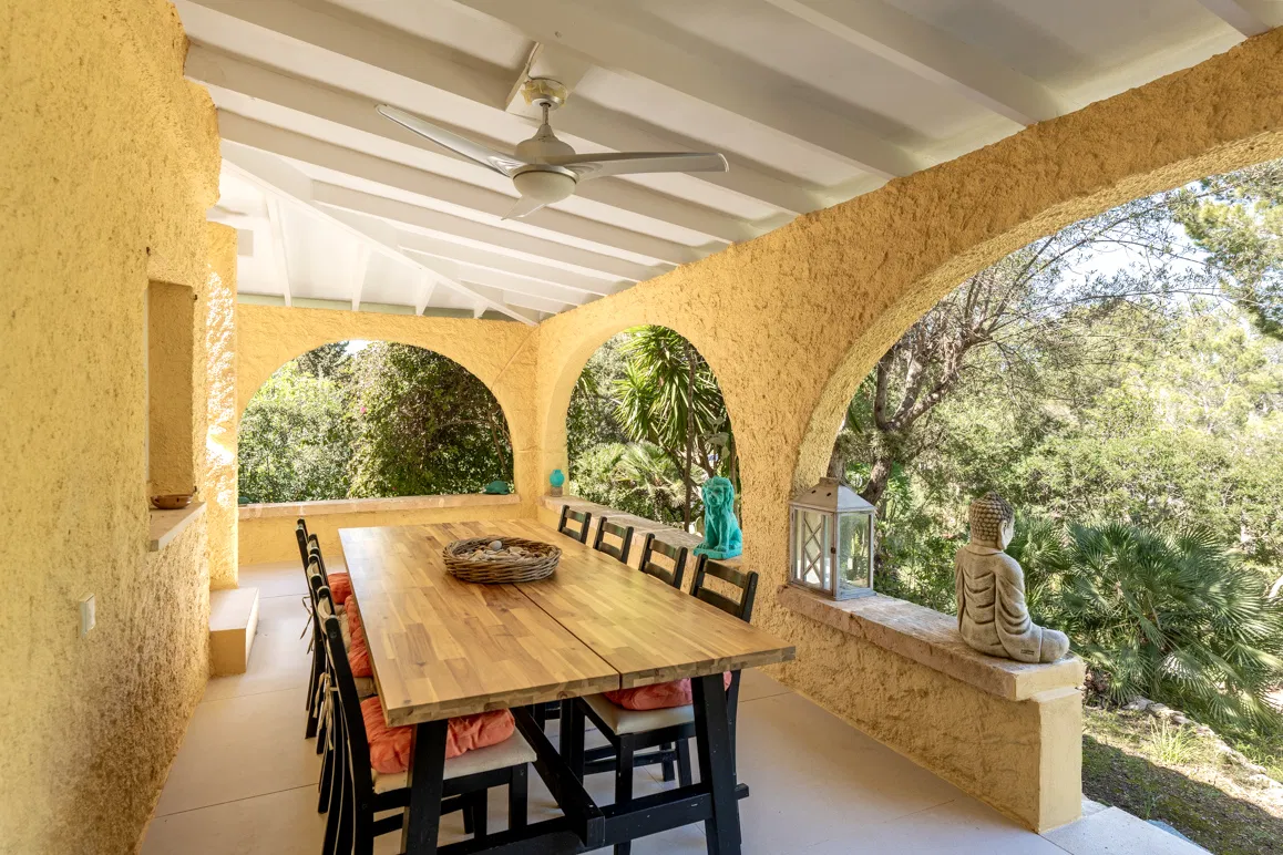 Casa independiente con piscina en zona tranquila entre montañas y mar-3
