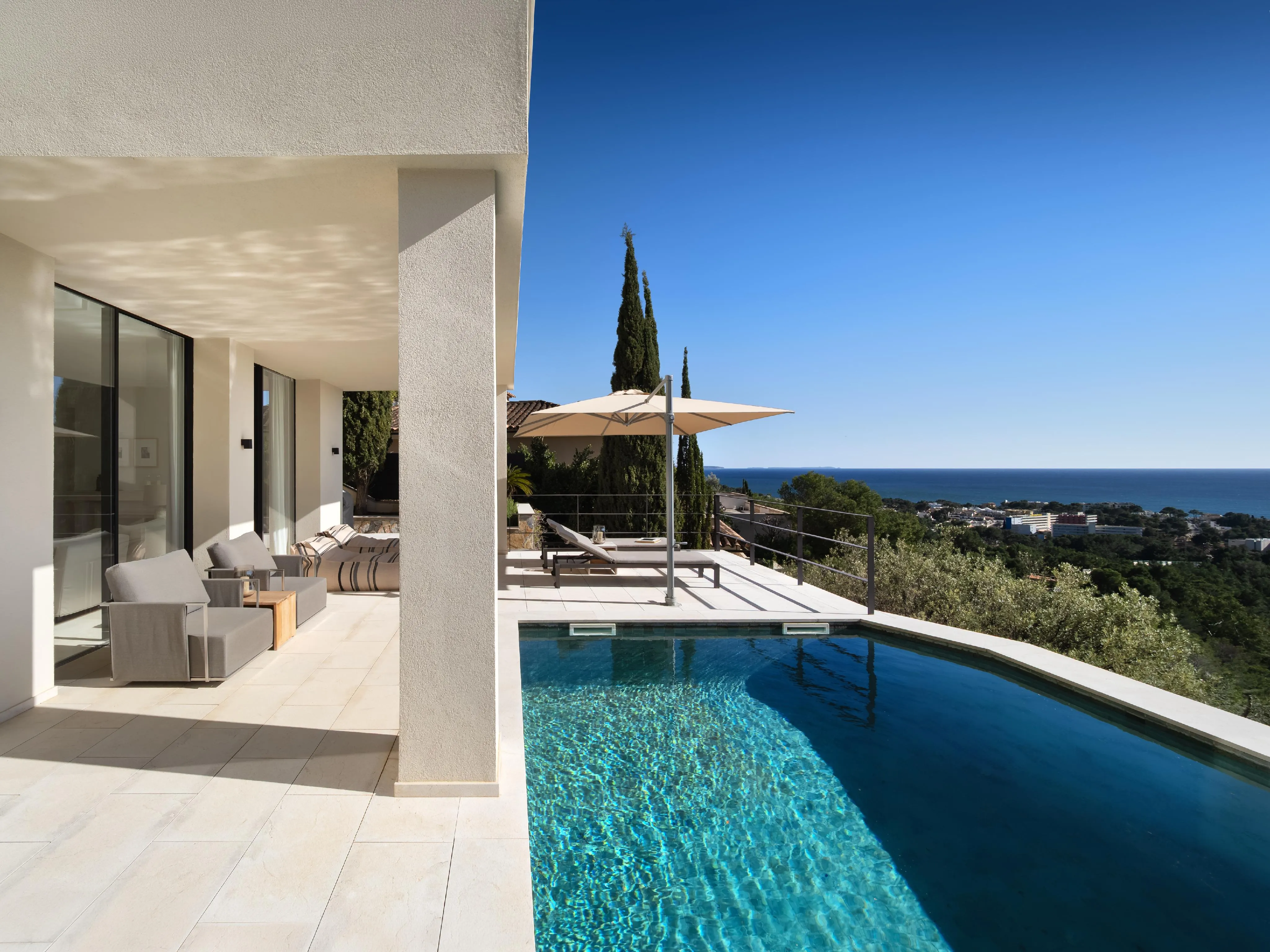 Villa exclusiva totalmente renovada en una ubicación privilegiada en Costa d'en Blanes.-2