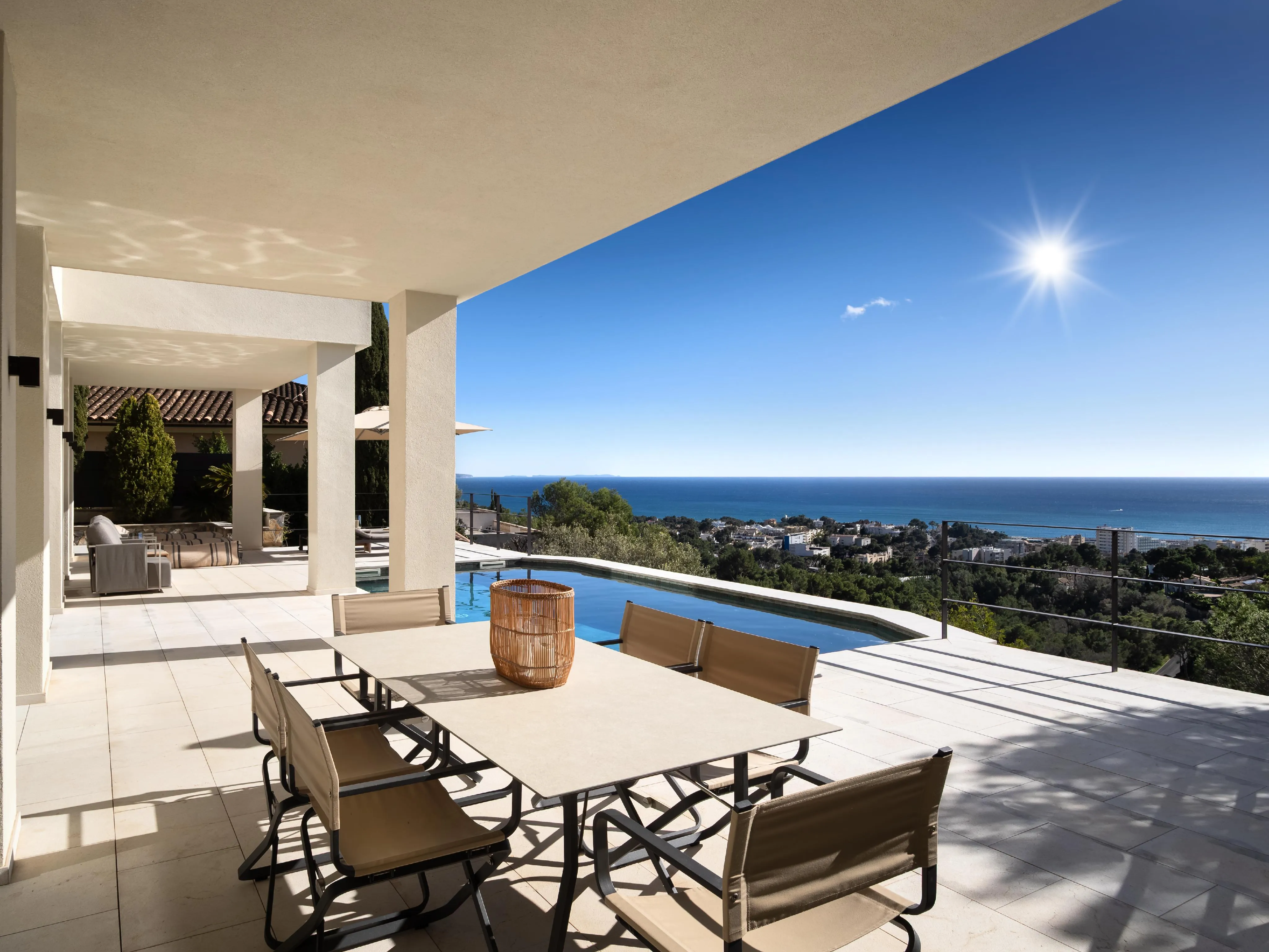 Villa exclusiva totalmente renovada en una ubicación privilegiada en Costa d'en Blanes.-1