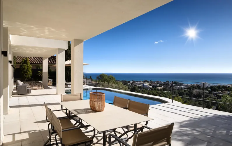 Villa exclusiva totalmente renovada en una ubicación privilegiada en Costa d'en Blanes.