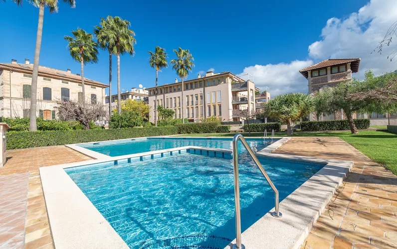 Apartamento luminoso con terraza, piscina y vistas en el corazón de Sóller
