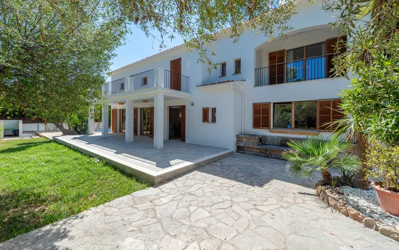 Villa de lujo completamente renovada con piscina en Puerto Pollensa