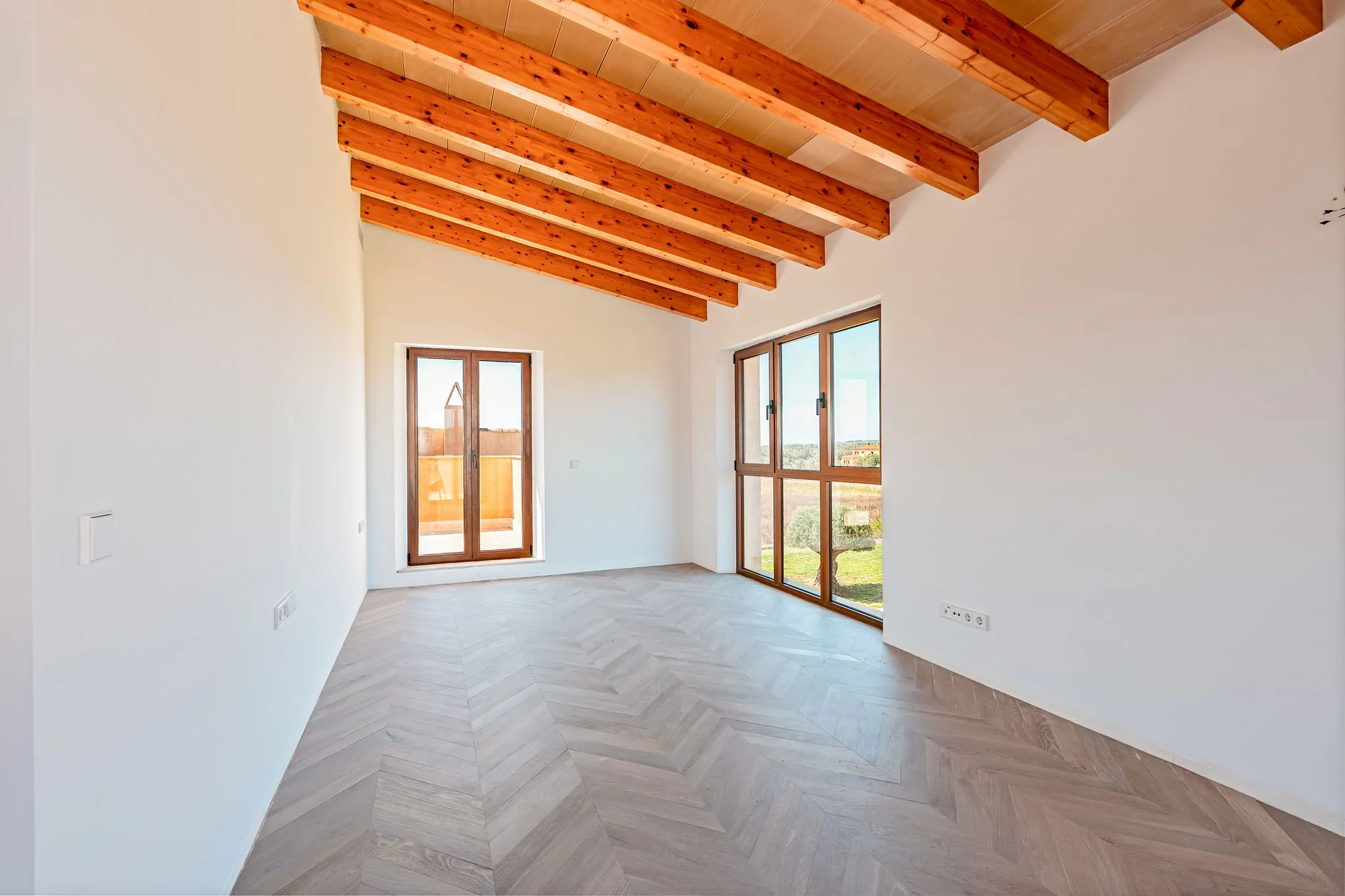 Schöne Neubaufinca mit mediterranem Charme-11