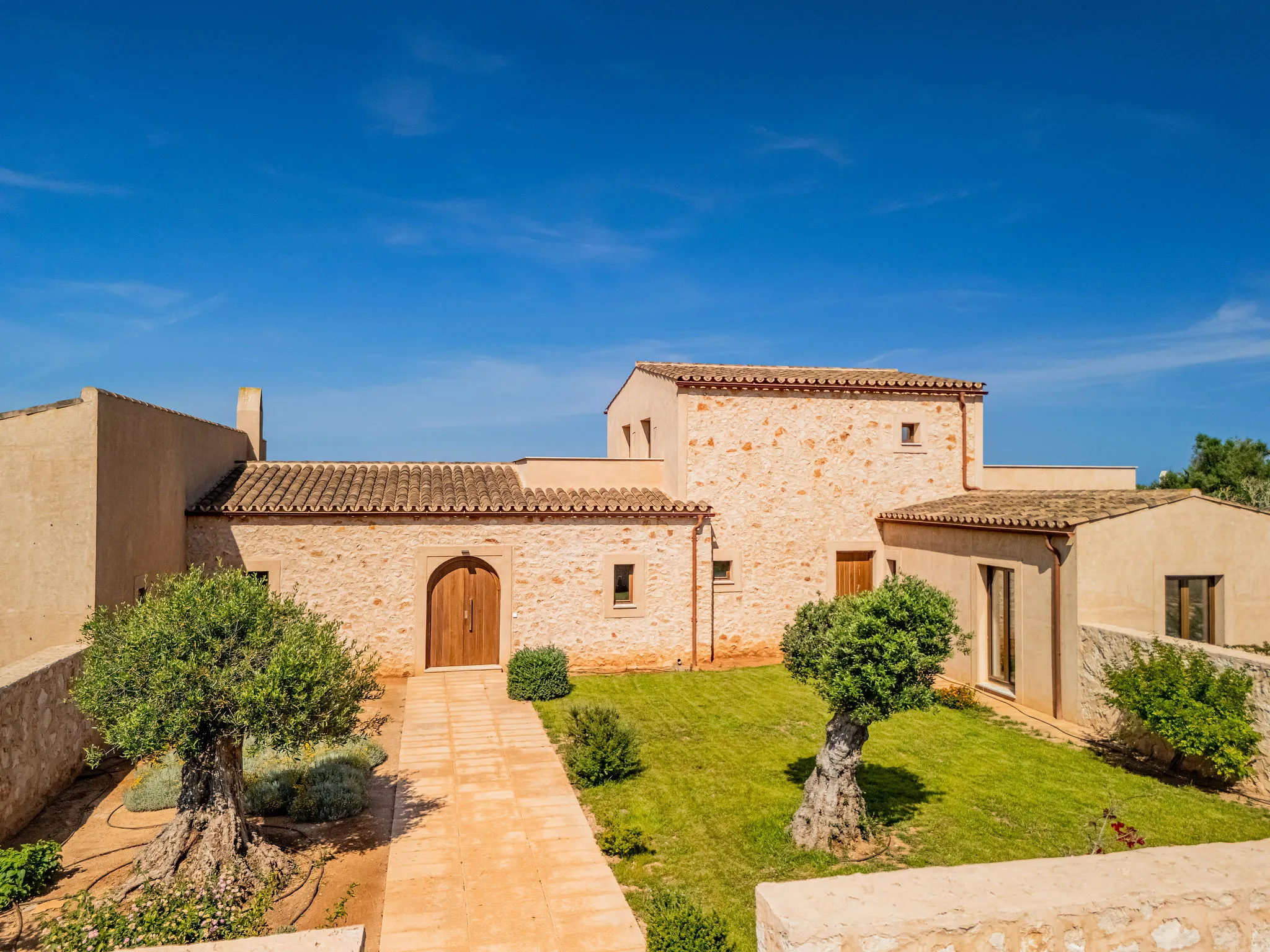 Hermosa finca nueva con encanto mediterráneo-2