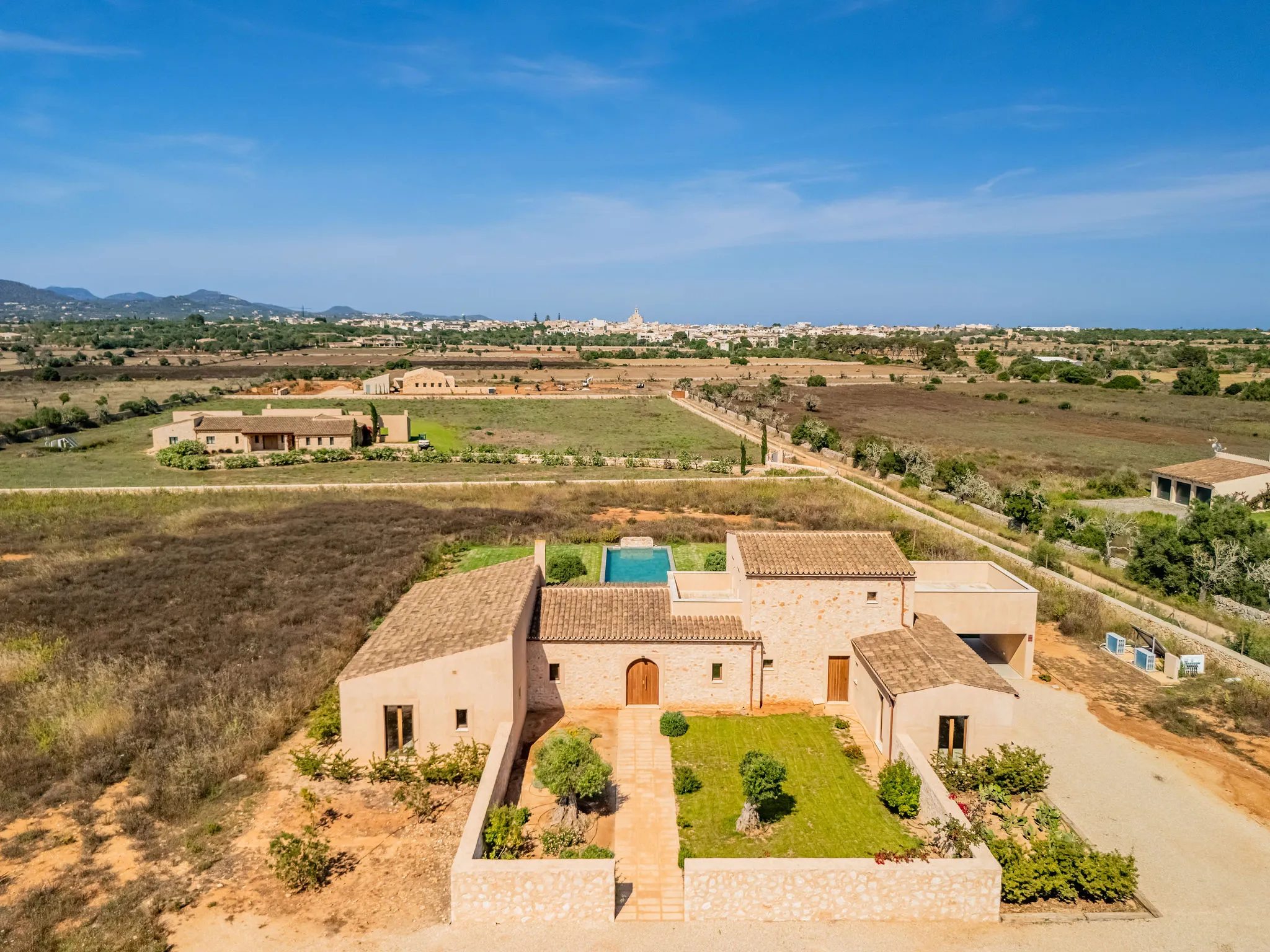 Hermosa finca nueva con encanto mediterráneo-12
