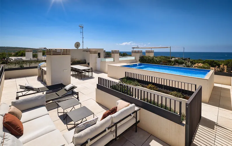 Lyxig takvåning med privat pool i förstklassigt bostadsområde