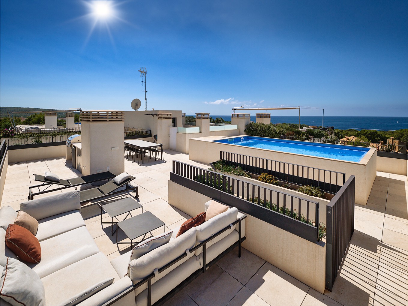 Luxurious penthouse with private pool in a prime residential area