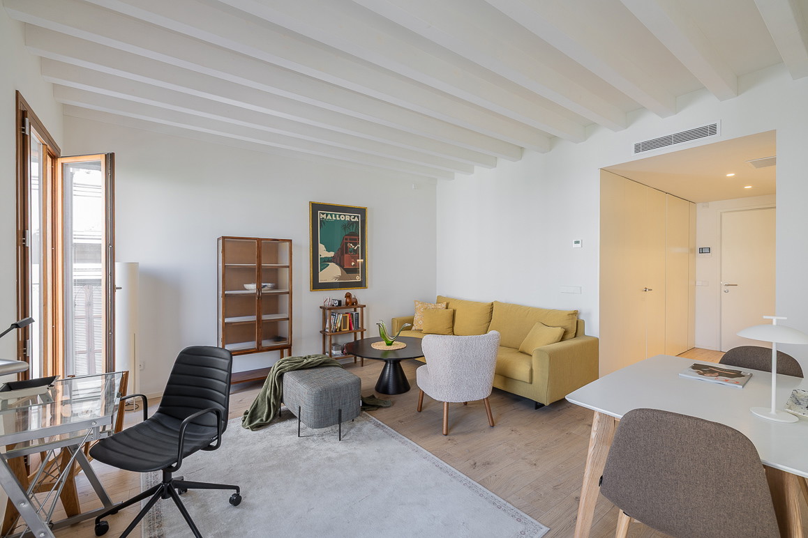 High-quality Old Town apartment with balcony-3