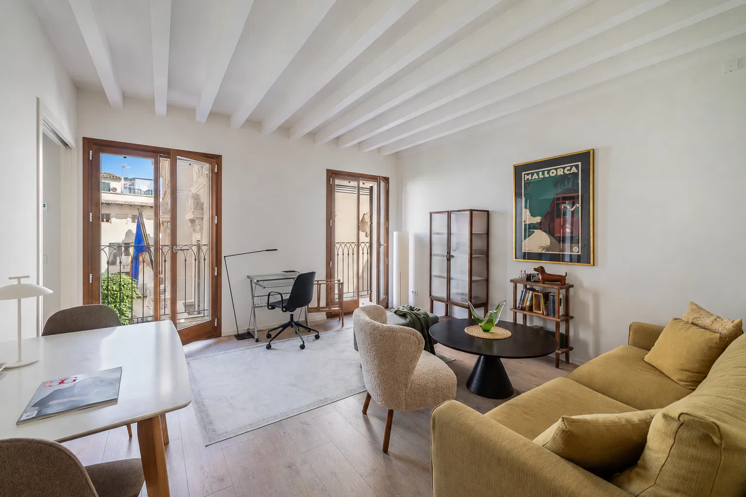 High-quality Old Town apartment with balcony-1