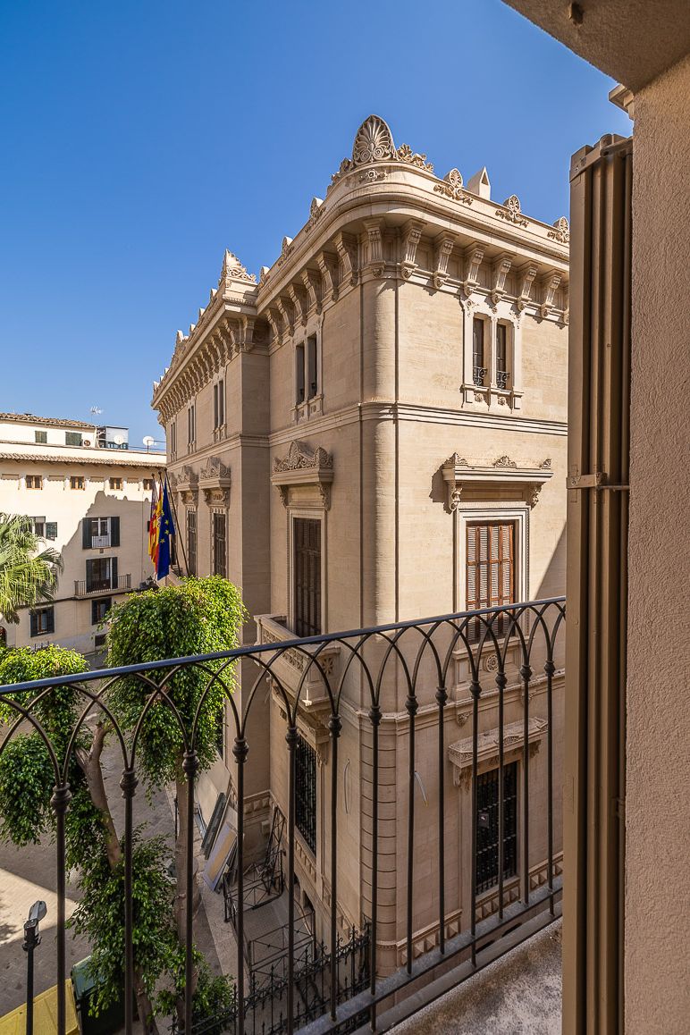 High-quality Old Town apartment with balcony-6