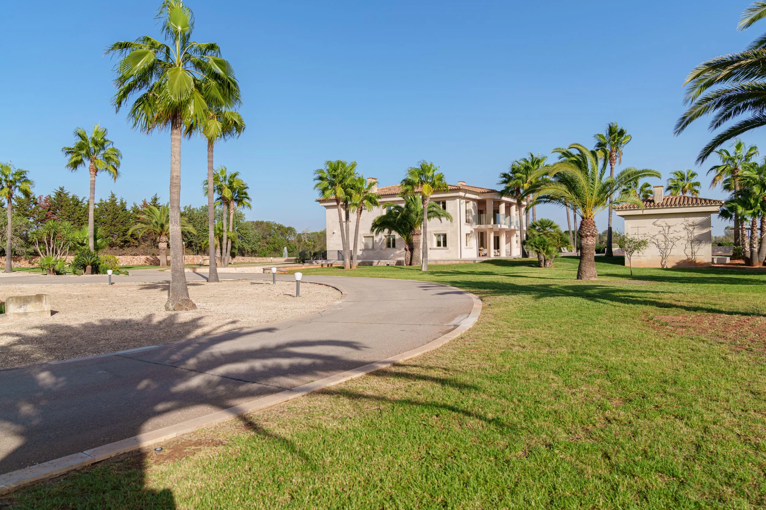 Peace and luxury: your property with panoramic views-4