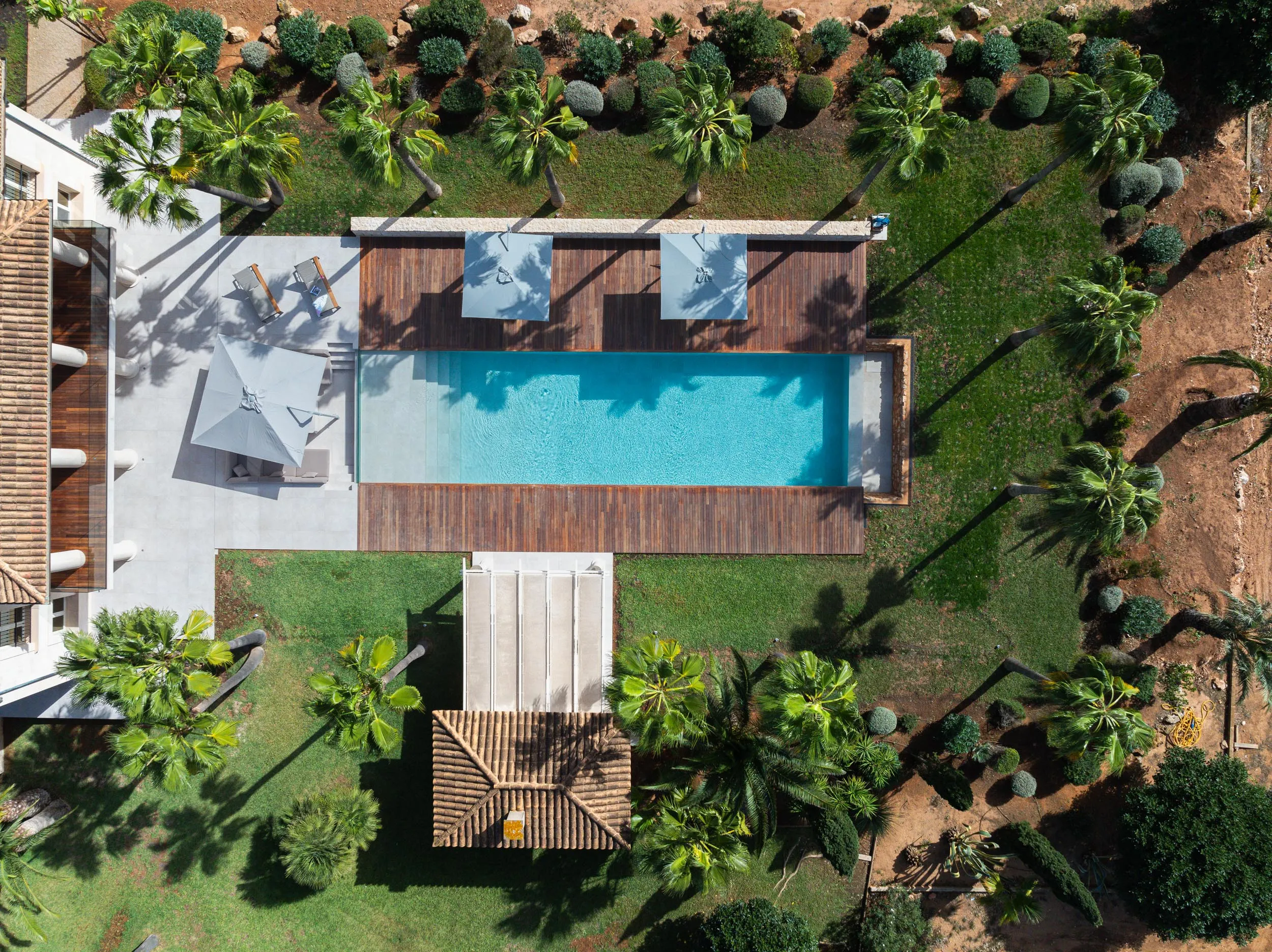 Peace and luxury: your property with panoramic views-20