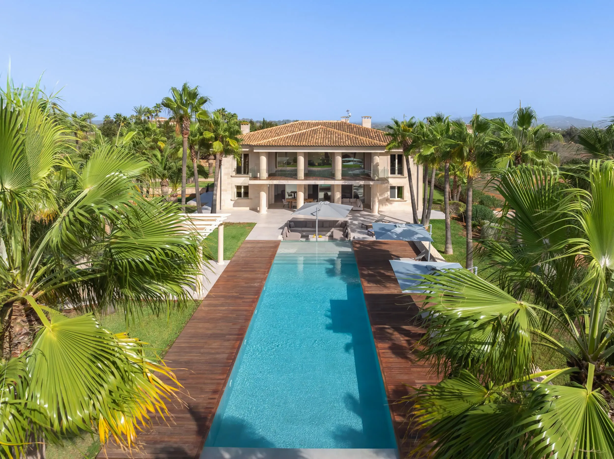 Peace and luxury: your property with panoramic views-11