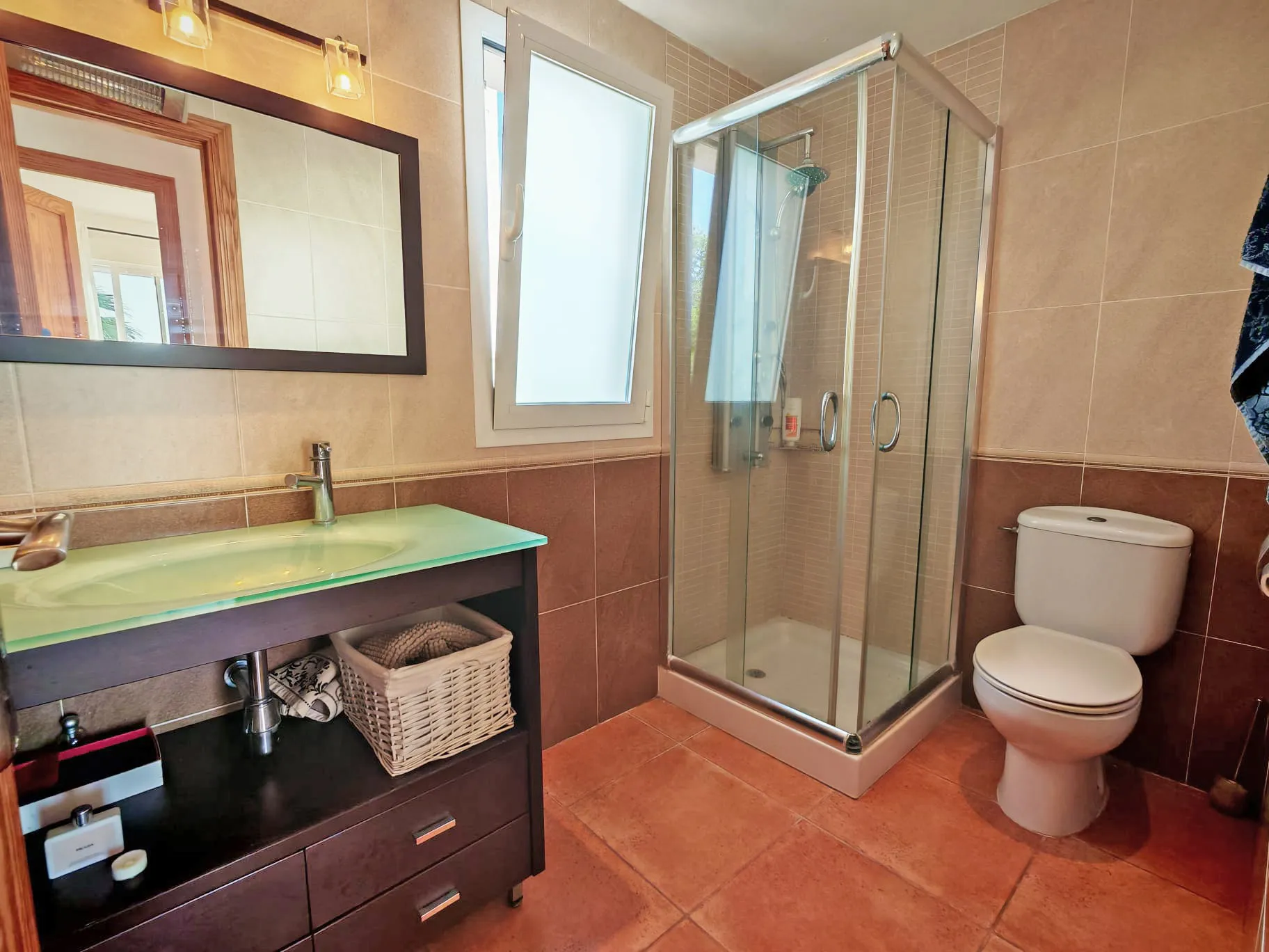 Mediterraan rijtjeshuis met zeezicht en zwembad-12