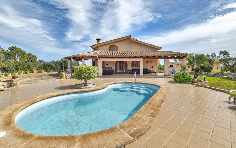 Отличный загородный дом с прекрасным видом