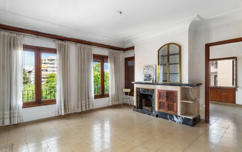 Bright flat with renovation potential