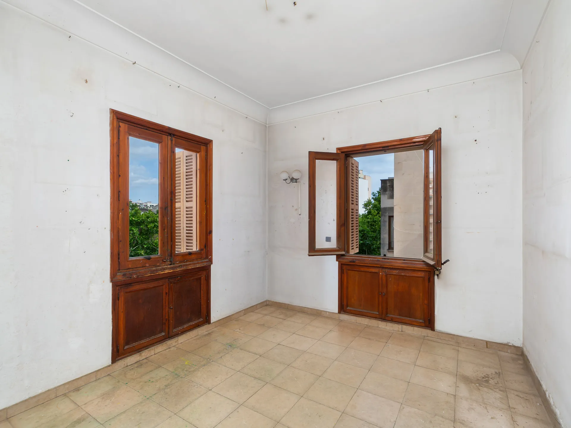 Licht appartement met renovatiepotentieel-4