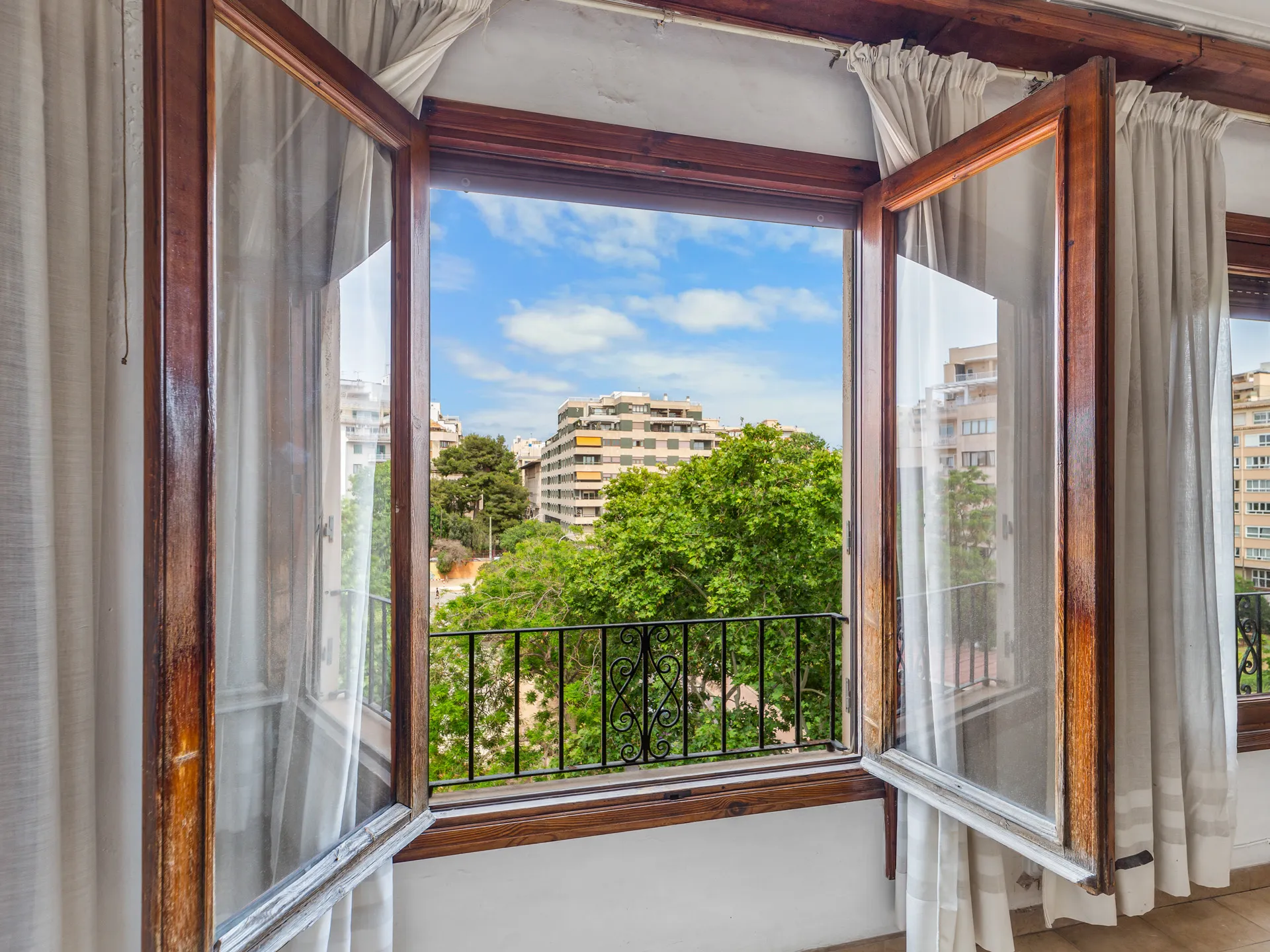 Licht appartement met renovatiepotentieel-2