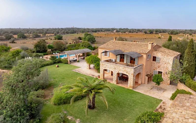 Wiosenny wynajem: idylliczna nieruchomość z basenem w pobliżu Santanyí