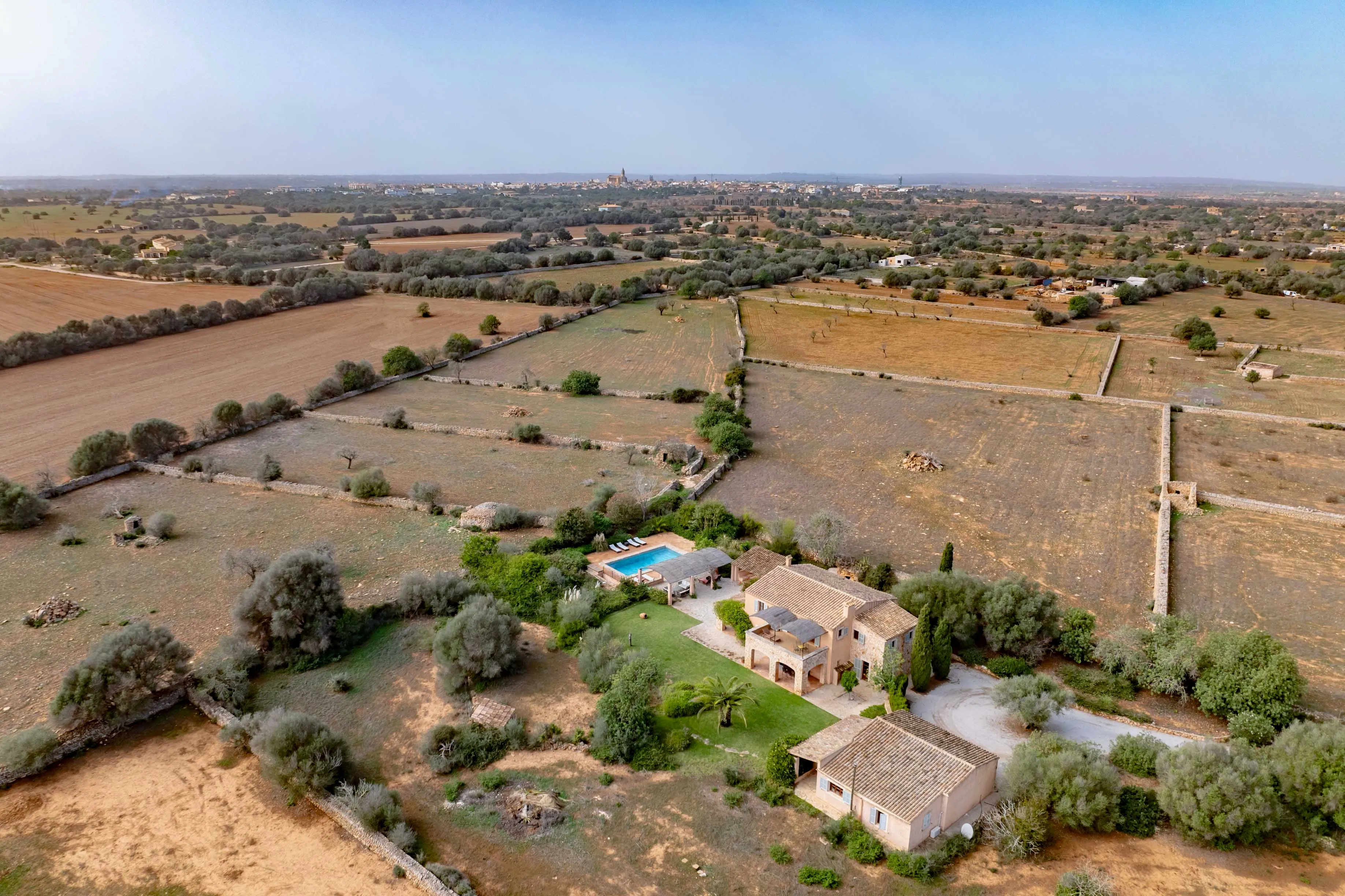 Forårsudlejning: Idyllisk ejendom med pool nær Santanyí-3